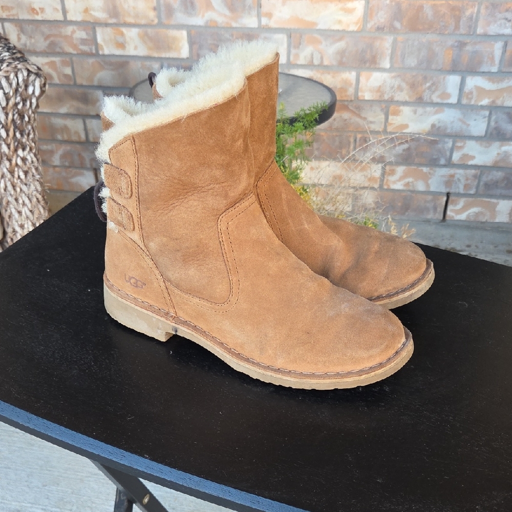 UGG Women's Naiyah Boot Chestnut Slip-on Suede Sheepskin Sz 9